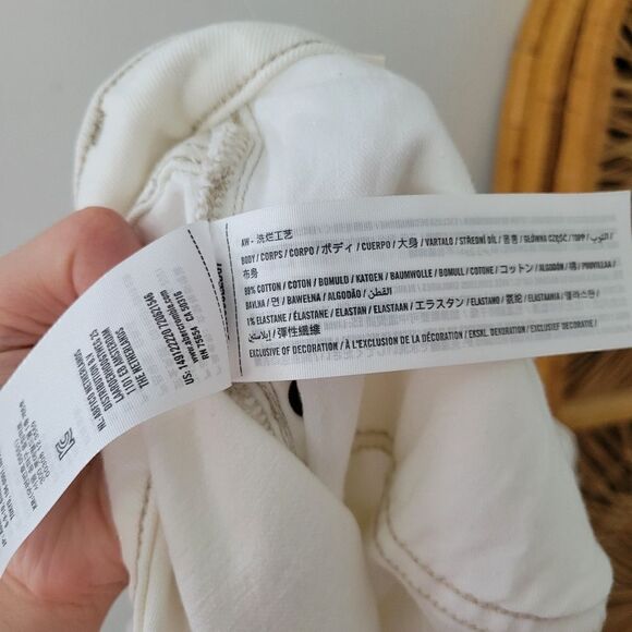 Abercrombie & Fitch 4" High Rise Mom Short White Raw Hem 36/22 - Picture 6 of 9